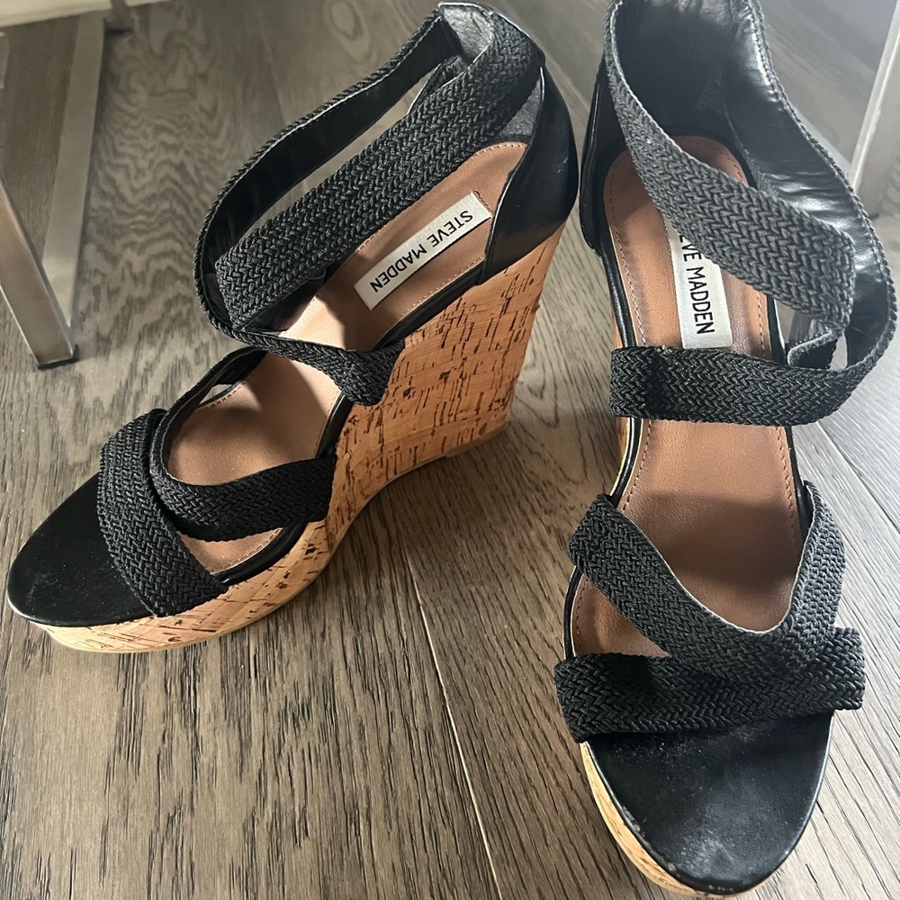 Steve Madden wedges size 9
